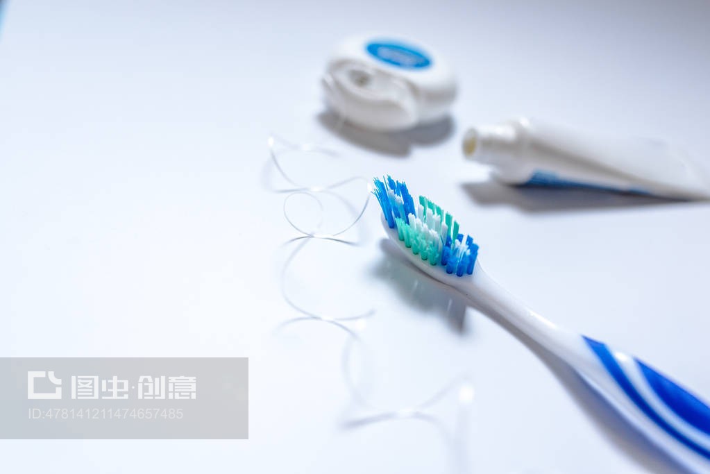 牙刷、牙膏與牙線 構(gòu)建全面口腔健康的基石